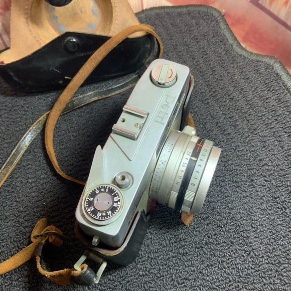 Vintage Petri camera with leather strap and cover. - Picture 2 of 7